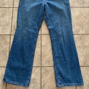 Women’s Levi’s Bootcut Jeans red tab size 16M 550